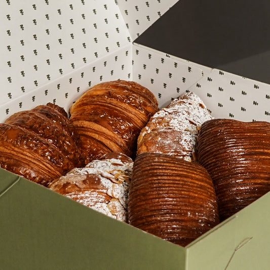 ESSENTIALS PASTRY BOX