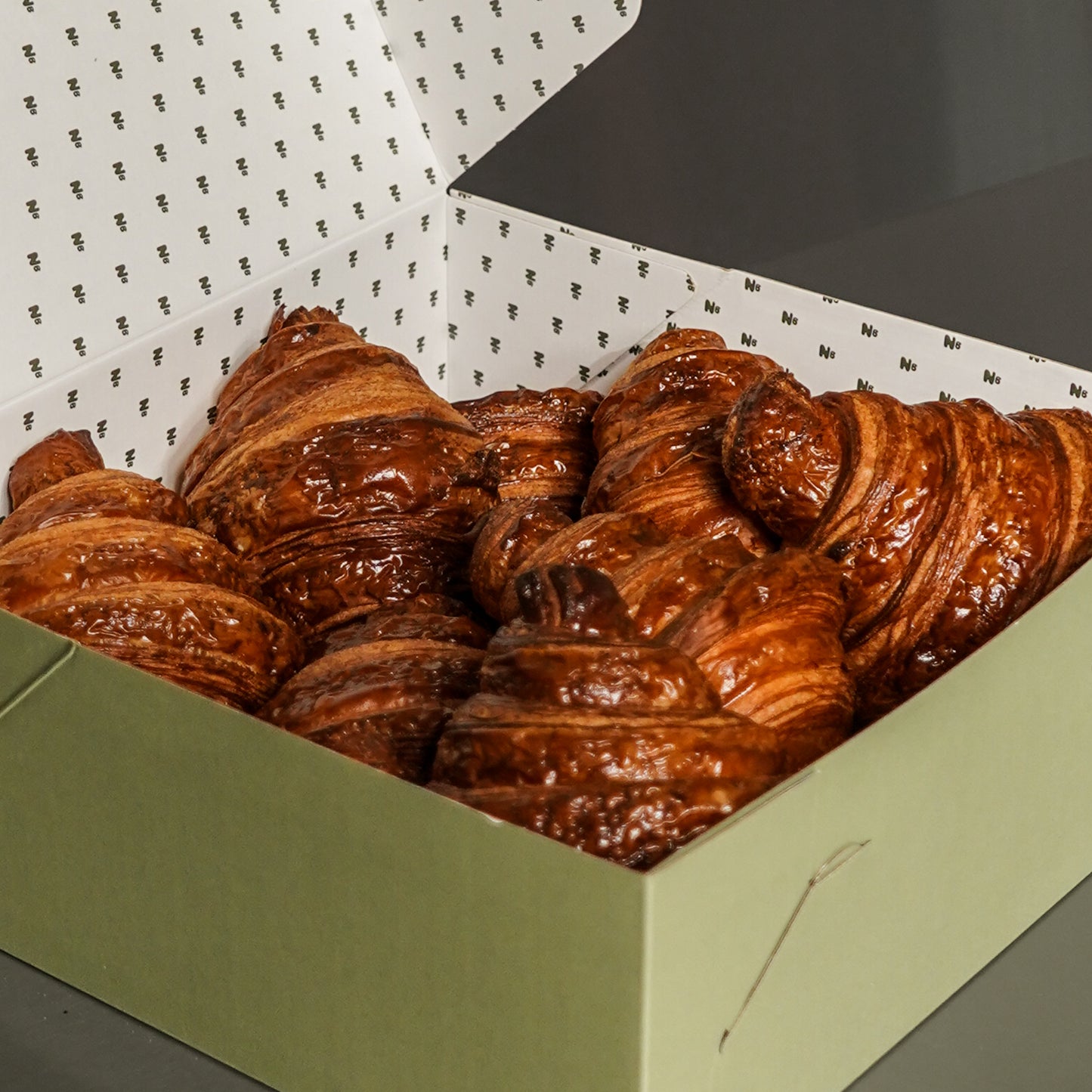 FRESH PLAIN CROISSANT BOX
