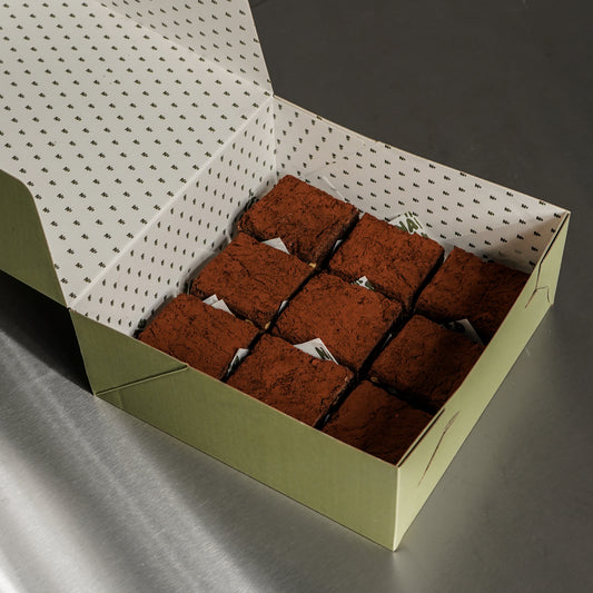 SALTED PEANUT BROWNIE BOX