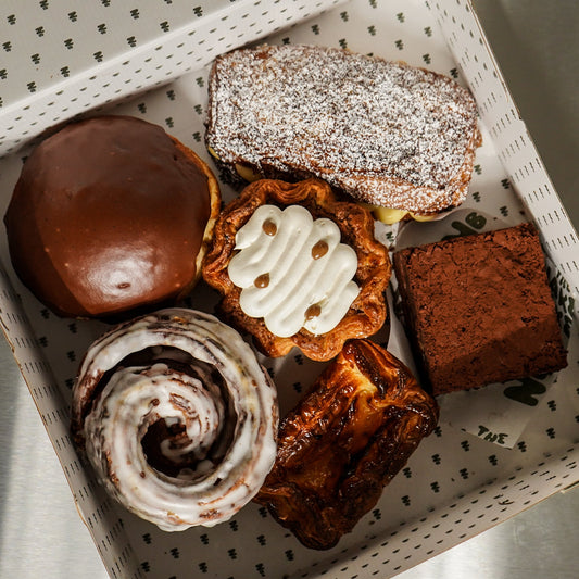 FAVOURITES PASTRY BOX